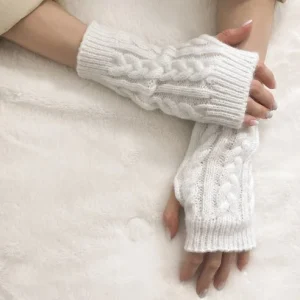 Read more about the article 꽈배기 핸드워머: 겨울 필수템의 리얼 리뷰